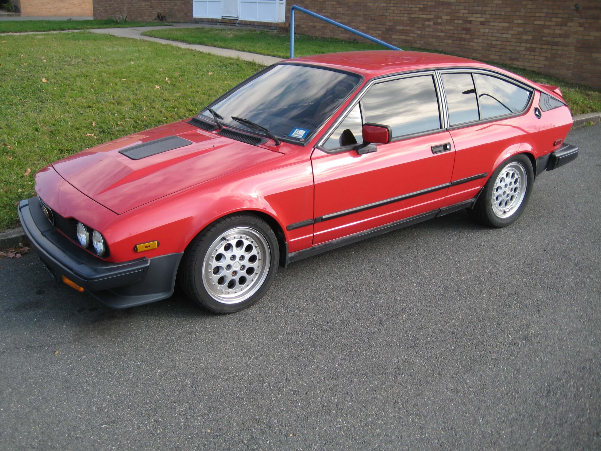 Alfa Romeo GTV6 exterior clásico años 80